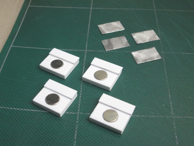 Magnet tabs and catch plates