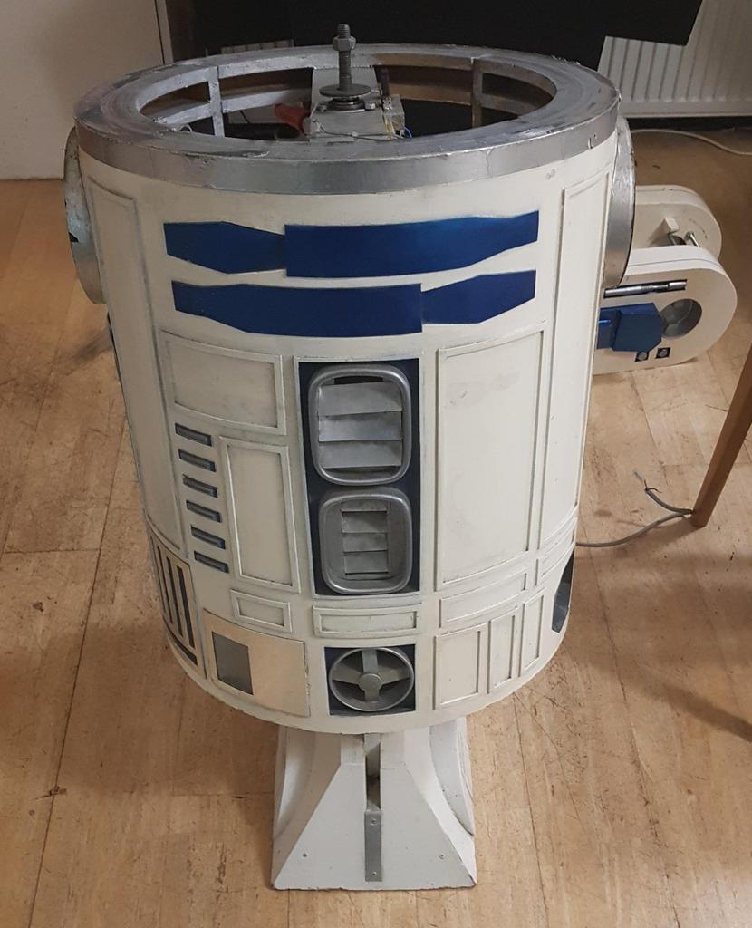 R2 Front