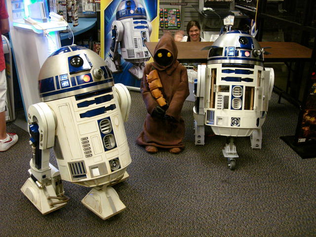 Doug Dixons' R2 and our Jawa & R2