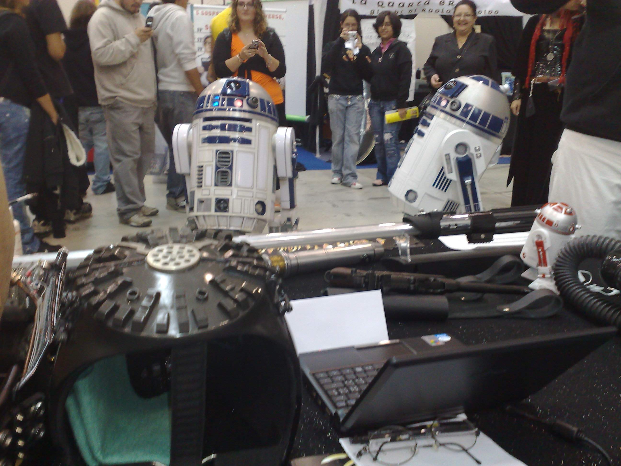 Romics08_Display