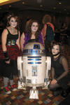 3girlswithr2d2