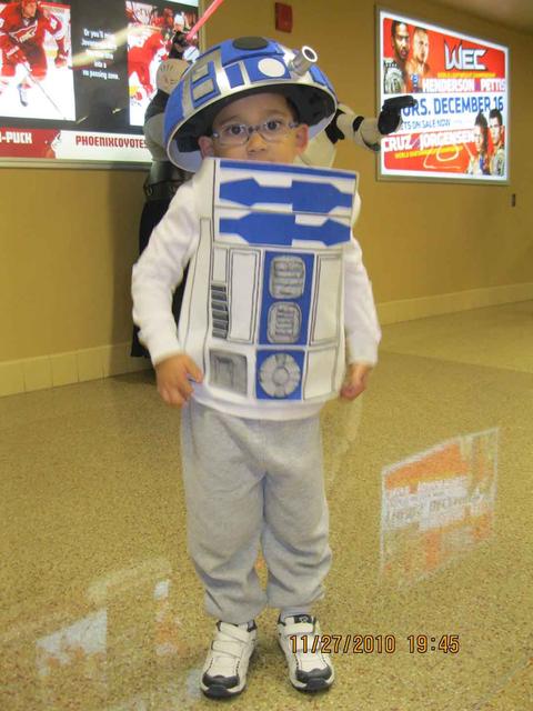 R2 Costume