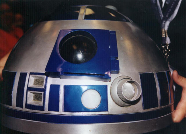 r2headfront